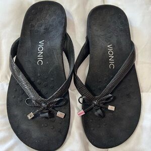 Vionic Bella Lizard black sandals size 8 wide